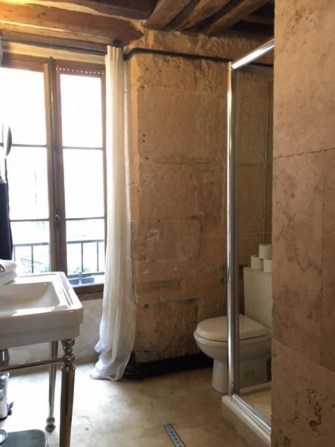 Beautiful Apartment In Historical Marais Paris Exterior photo