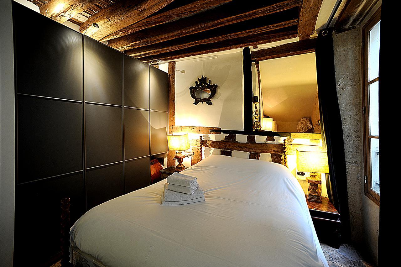 Beautiful Apartment In Historical Marais Paris Exterior photo