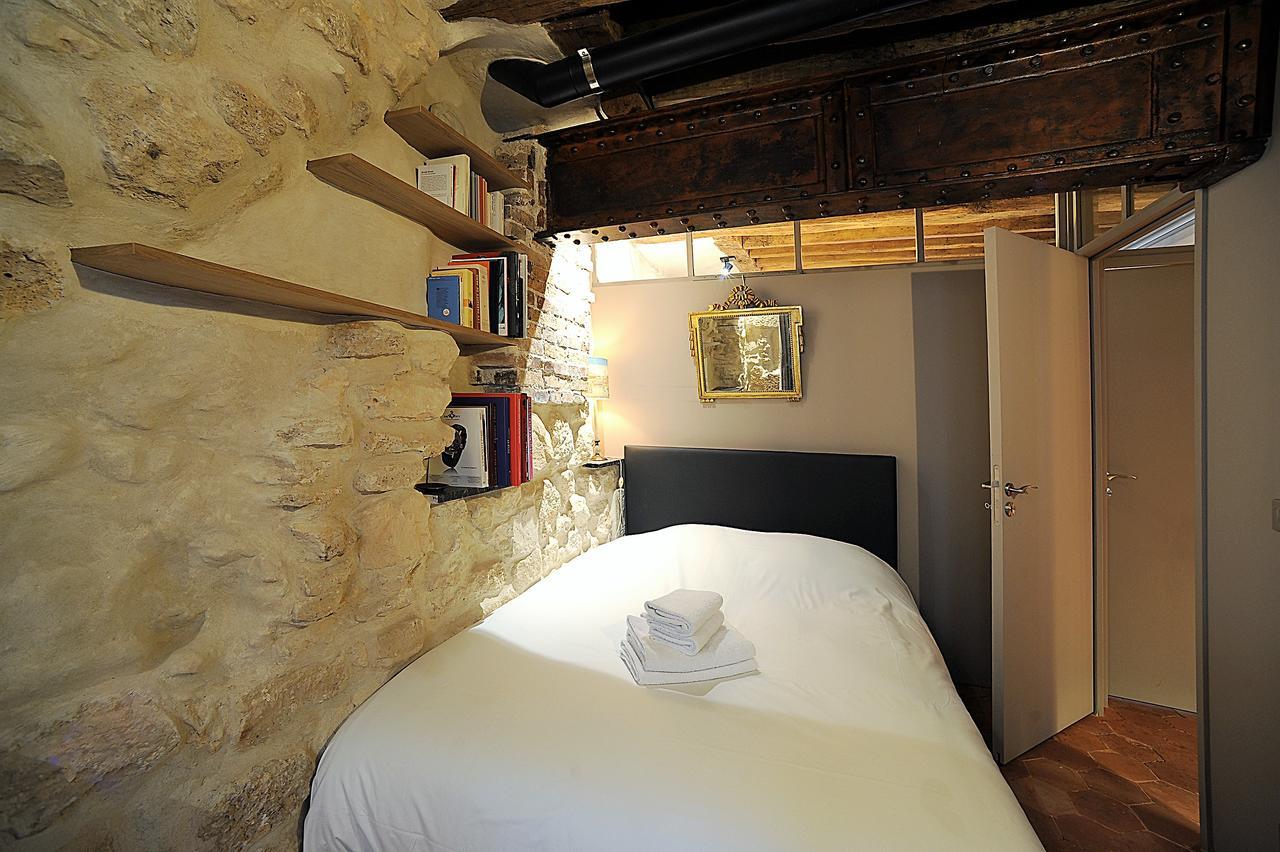 Beautiful Apartment In Historical Marais Paris Exterior photo