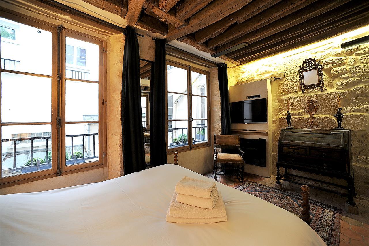 Beautiful Apartment In Historical Marais Paris Exterior photo
