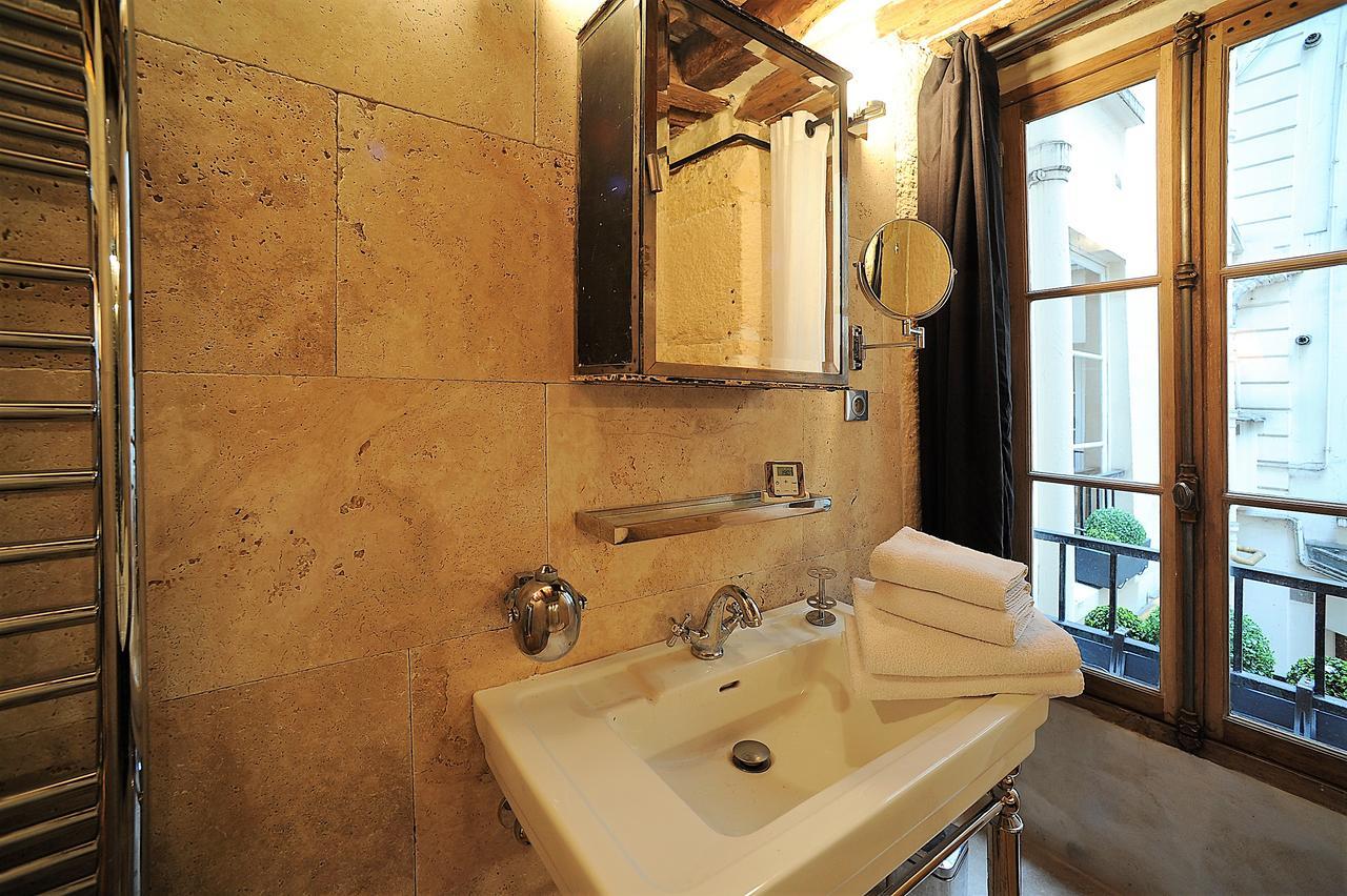 Beautiful Apartment In Historical Marais Paris Exterior photo